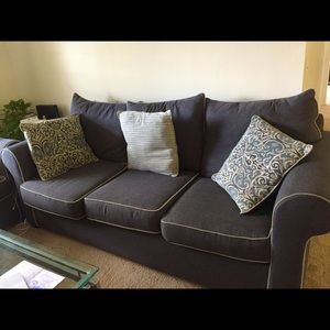1 love seat and 1 sofa. Includes 5 pillows.